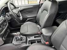 Ford Focus T EcoBoost Titanium X - U10936