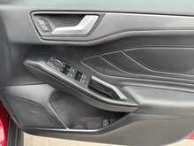 Ford Focus T EcoBoost Titanium X - U10936