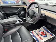 Tesla Model 3 Standard Range Plus - U10997
