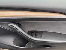 Tesla Model 3 Standard Range Plus - U10997