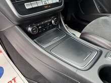 Mercedes-Benz CLA CLA180 AMG Line - U11005