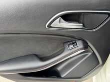 Mercedes-Benz CLA CLA180 AMG Line - U11005