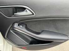 Mercedes-Benz CLA CLA180 AMG Line - U11005