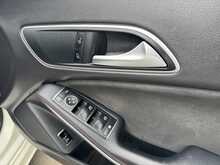 Mercedes-Benz CLA CLA180 AMG Line - U11005