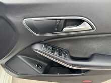 Mercedes-Benz CLA CLA180 AMG Line - U11005