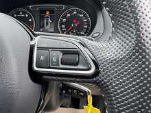 Audi Q3 TFSI CoD S line Edition - U11156