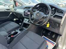 Volkswagen Touran TDI SE Family - U11196