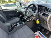 Volkswagen Touran TDI SE Family - U11196