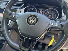 Volkswagen Touran TDI SE Family - U11196