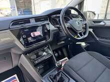 Volkswagen Touran TDI SE Family - U11196