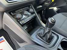 Volkswagen Touran TDI SE Family - U11196