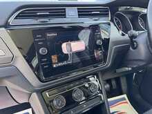 Volkswagen Touran TDI SE Family - U11196