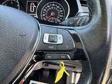 Volkswagen Touran TDI SE Family - U11196