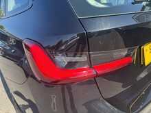 BMW 3 Series 330d MHT Sport Pro - U11222
