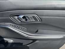 BMW 3 Series 330d MHT Sport Pro - U11222
