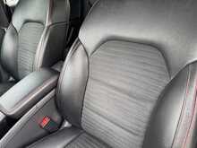 Mercedes-Benz B Class B200d AMG Line - U11223