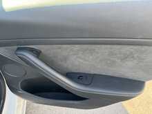 Tesla Model 3  - U11304