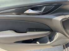 Vauxhall Insignia Turbo D SE Edition - U11311