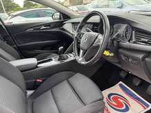 Vauxhall Insignia Turbo D Design - U11325