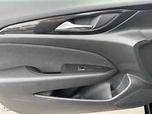 Vauxhall Insignia Turbo D Design - U11325