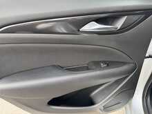 Vauxhall Insignia Turbo D Design - U11326