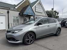 Toyota Auris VVT-h Design - U11364