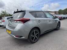 Toyota Auris VVT-h Design - U11364