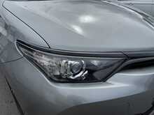 Toyota Auris VVT-h Design - U11364