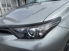 Toyota Auris VVT-h Design - U11364