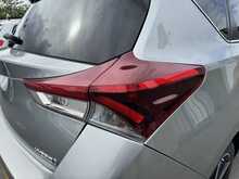 Toyota Auris VVT-h Design - U11364