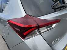 Toyota Auris VVT-h Design - U11364