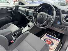 Toyota Auris VVT-h Design - U11364