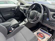 Toyota Auris VVT-h Design - U11364