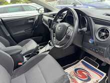 Toyota Auris VVT-h Design - U11364