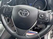 Toyota Auris VVT-h Design - U11364