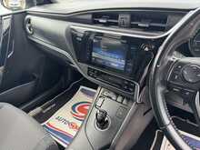 Toyota Auris VVT-h Design - U11364