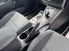 Toyota Auris VVT-h Design - U11364