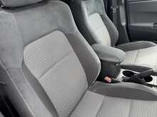 Toyota Auris VVT-h Design - U11364