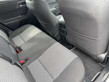 Toyota Auris VVT-h Design - U11364