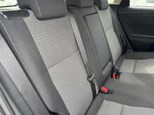 Toyota Auris VVT-h Design - U11364