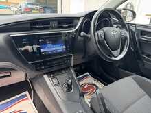 Toyota Auris VVT-h Design - U11364