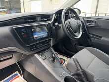 Toyota Auris VVT-h Design - U11364