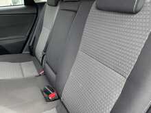 Toyota Auris VVT-h Design - U11364