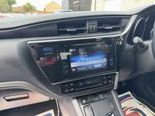 Toyota Auris VVT-h Design - U11364