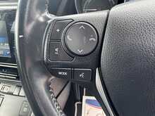 Toyota Auris VVT-h Design - U11364