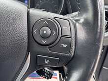 Toyota Auris VVT-h Design - U11364