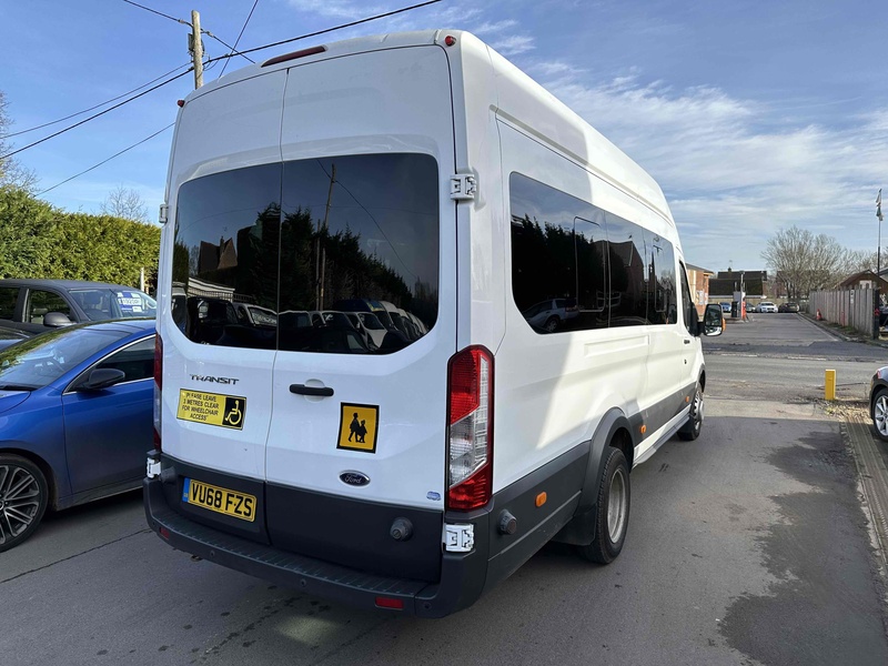 Ford TDCi 460 Trend Minibus 2.2 Manual Diesel