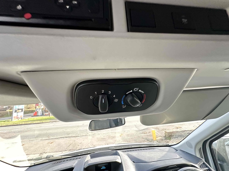 Ford TDCi 460 Trend Minibus 2.2 Manual Diesel