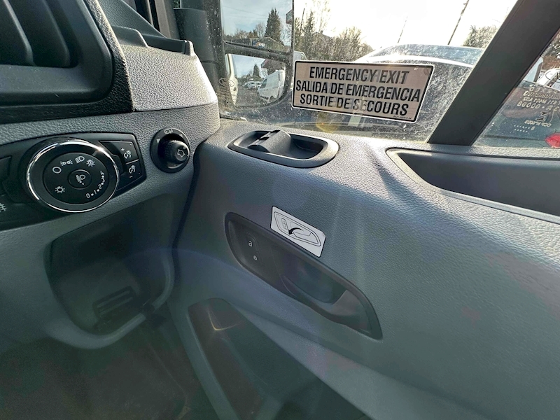 Ford TDCi 460 Trend Minibus 2.2 Manual Diesel