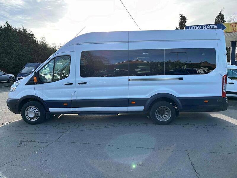 Ford TDCi 460 Trend Minibus 2.2 Manual Diesel